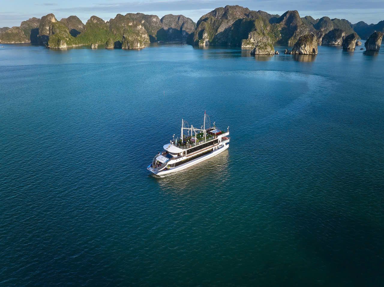 Ha Long Phoenix Premium Day Cruise from Hanoi