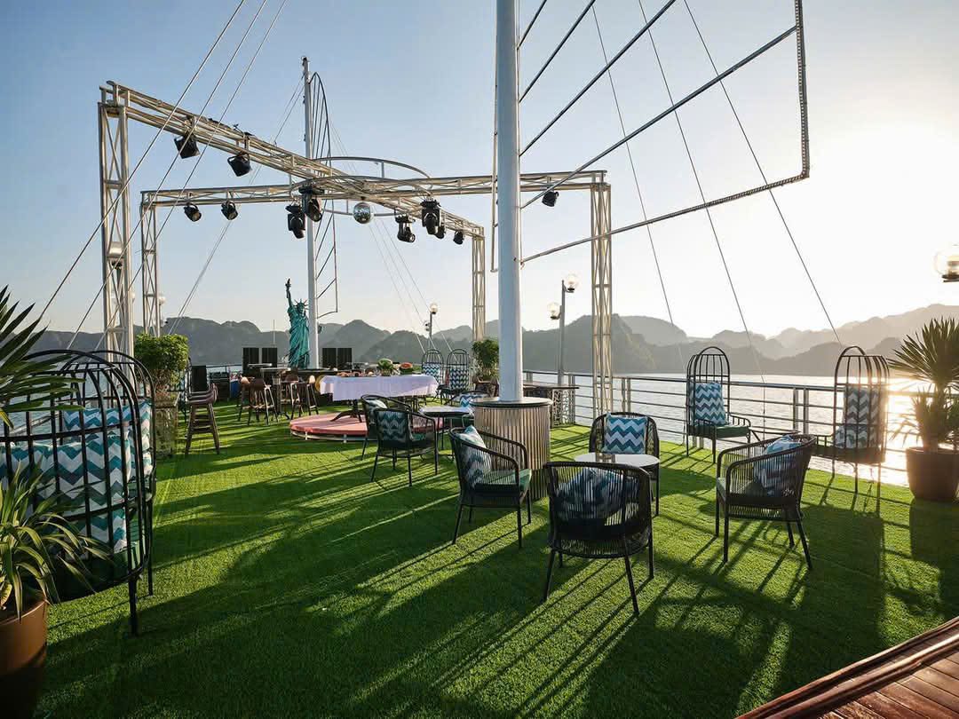 Ha Long Phoenix Premium Day Cruise from Hanoi
