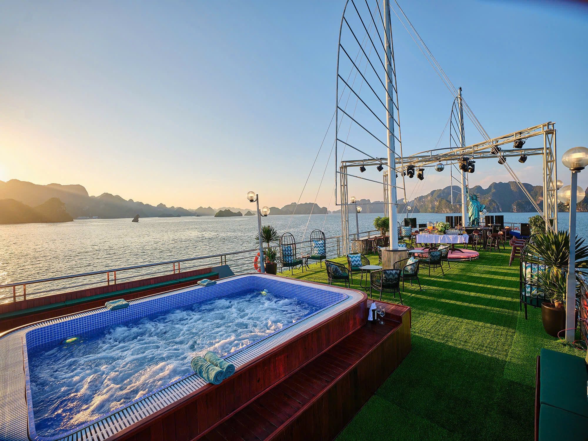 Ha Long Phoenix Premium Day Cruise from Hanoi