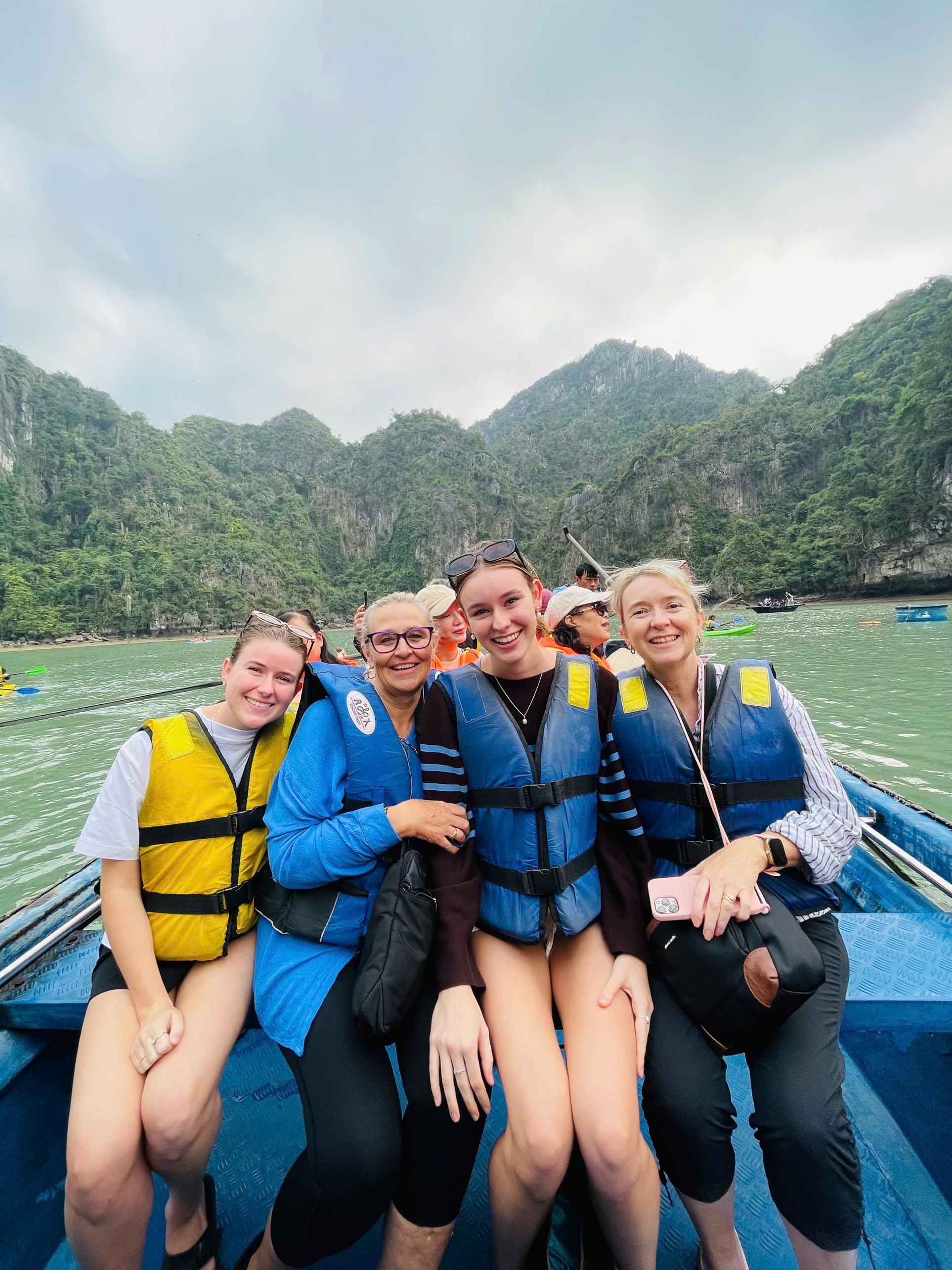 Ninh Binh – Ha Long Bay 2 Days 1 Night Tour | Hoa Lu, Trang An, Mua Cave & Ha Long Cruise
