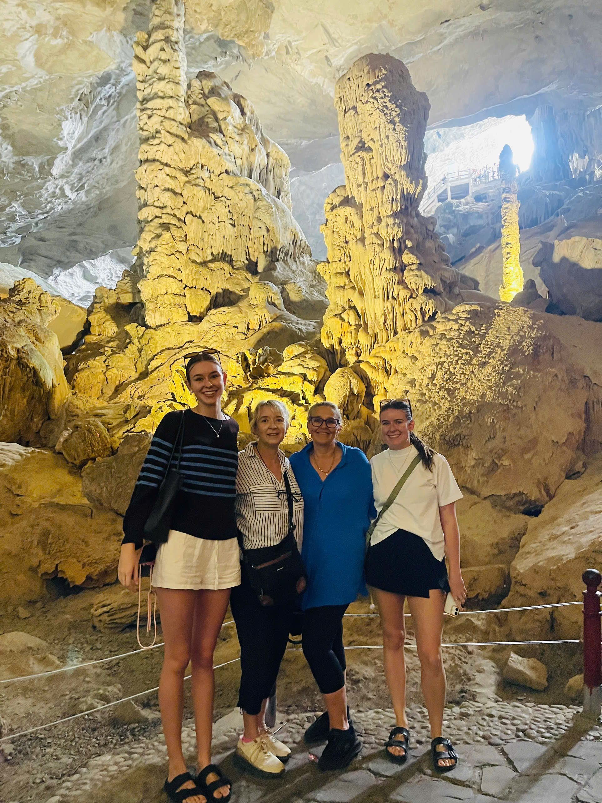 Ninh Binh – Ha Long Bay 2 Days 1 Night Tour | Hoa Lu, Trang An, Mua Cave & Ha Long Cruise
