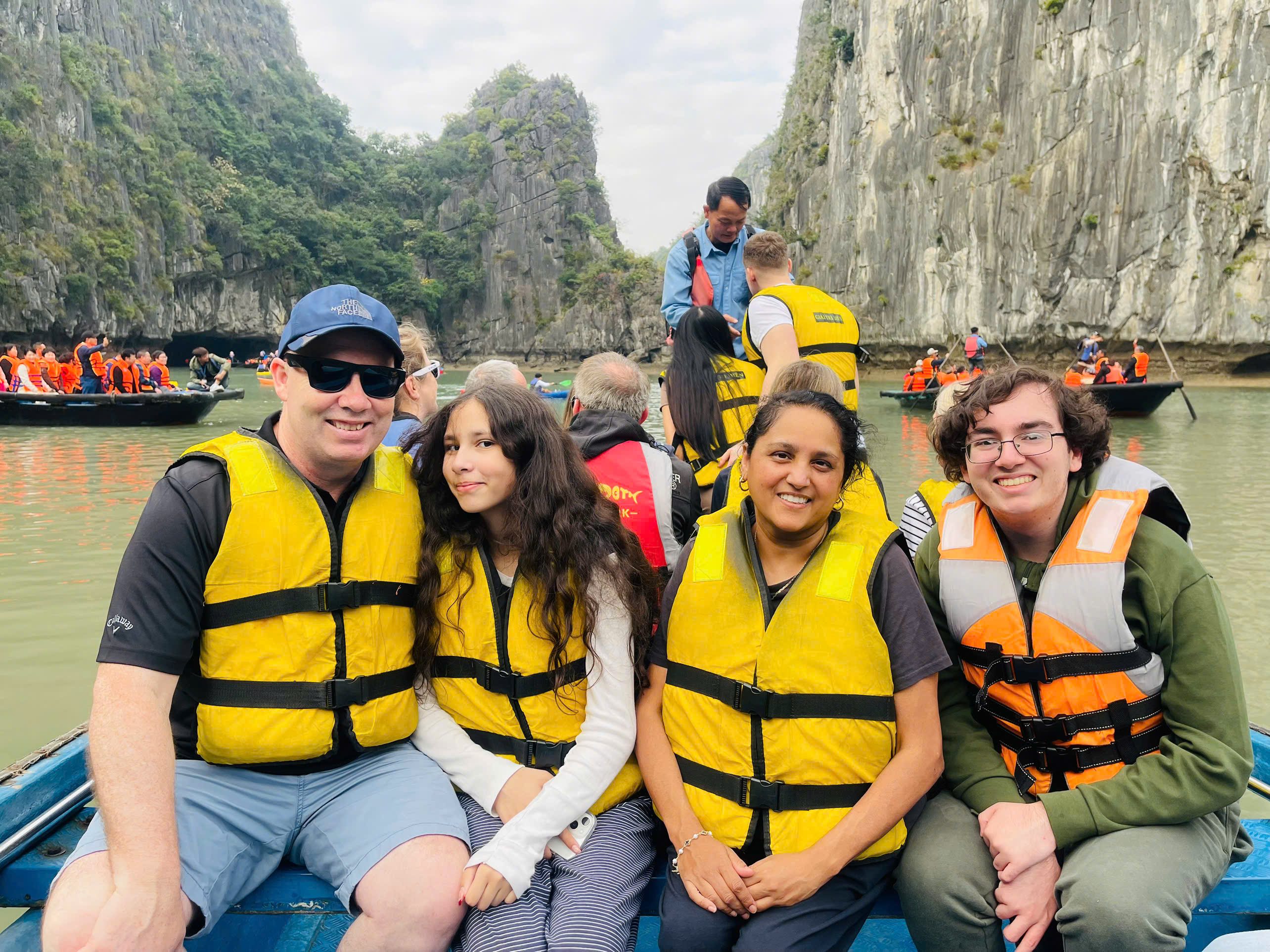 Ninh Binh – Ha Long Bay 2 Days 1 Night Tour | Hoa Lu, Trang An, Mua Cave & Ha Long Cruise