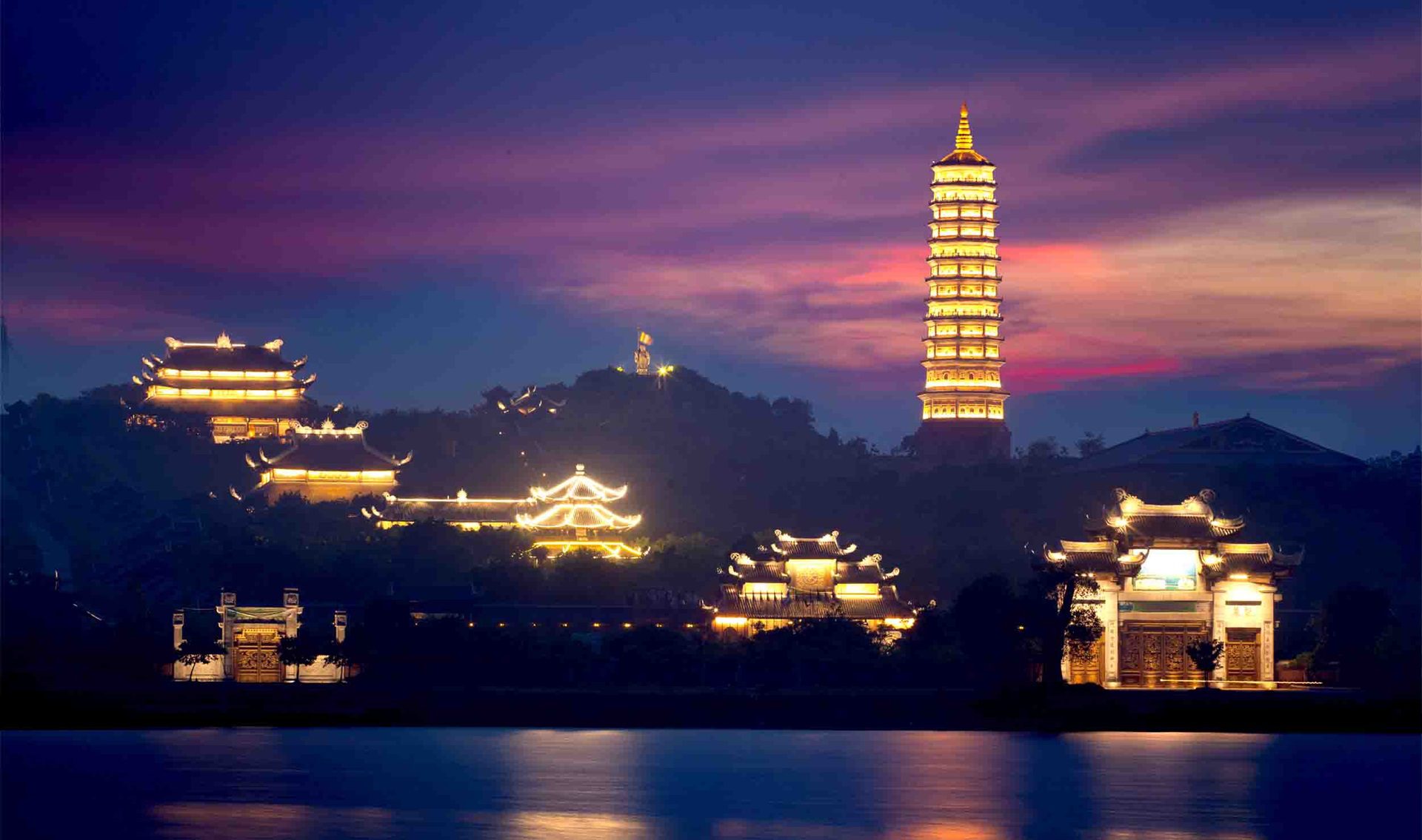 Ninh Binh Luxury Full Day Tour: Bai Dinh Pagoda, Tam Coc & Mua Cave