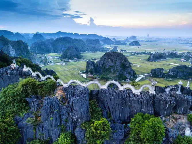 Ninh Binh Luxury Full Day Tour: Hoa Lu, Tam Coc & Mua Cave